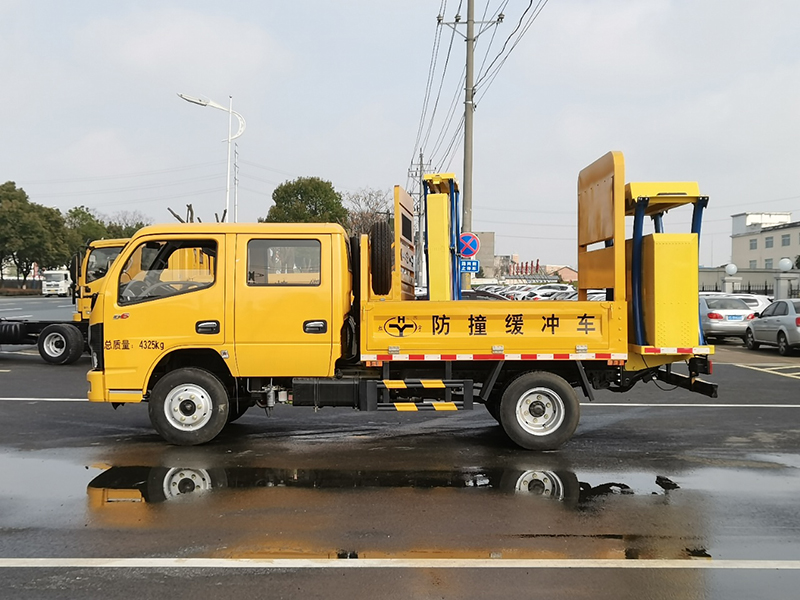 東風(fēng)D6-HYS5040TFZE6防撞緩沖車(chē)