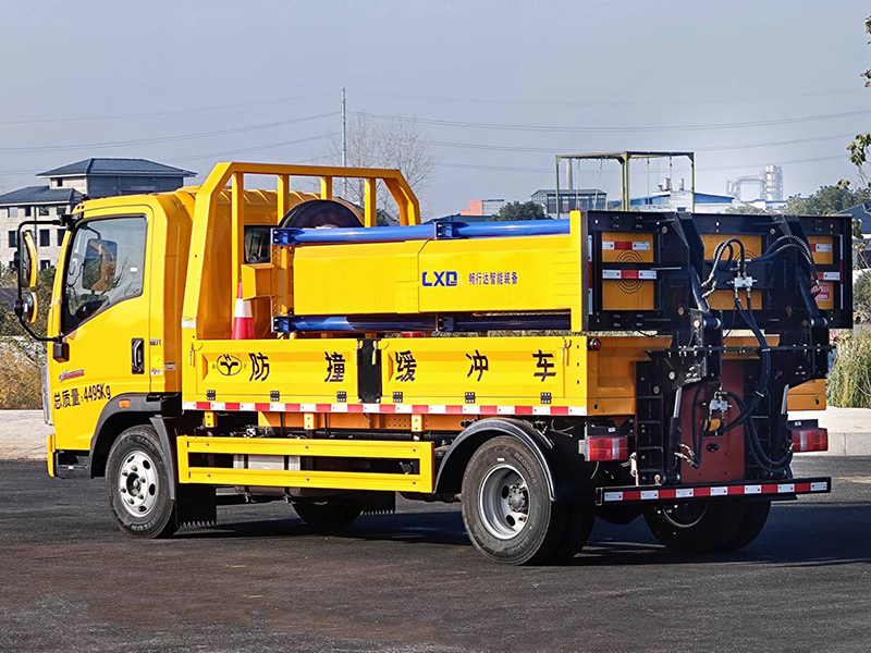 重汽藍(lán)牌100K-虹宇牌HYS5040TFZZ6型防撞緩沖車